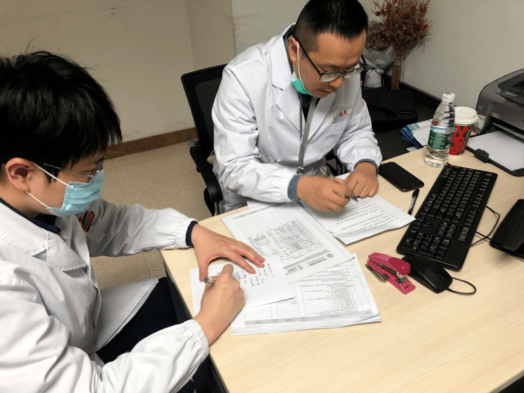 爱游戏-那不勒斯迎西甲关键赛；今晚临场应变；态度坚定；医务组通报恢复的简单介绍