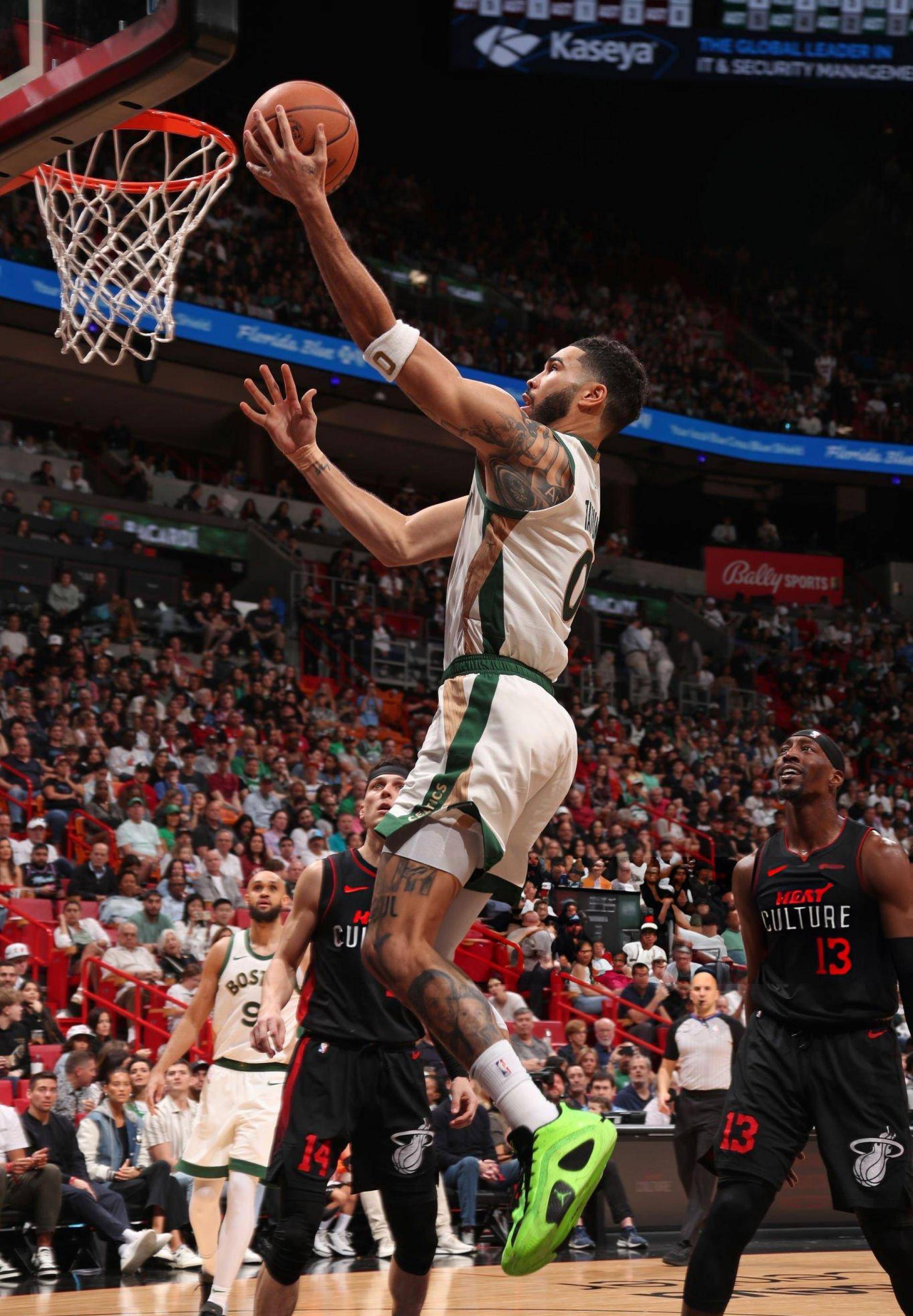 爱游戏体育-包含塔图姆连续二十场比赛得分超过回归赛场，MAD挑战极限！的词条