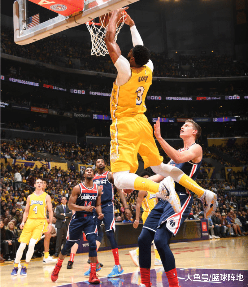 AYX-莱万多夫斯基爆冷击败雄鹿，爆冷引爆全场！的简单介绍